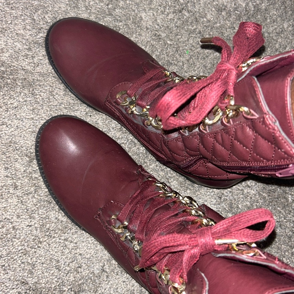 💰Shoe Dazzle Kaycee Quilted Lace Up Unique Burgundy Boots